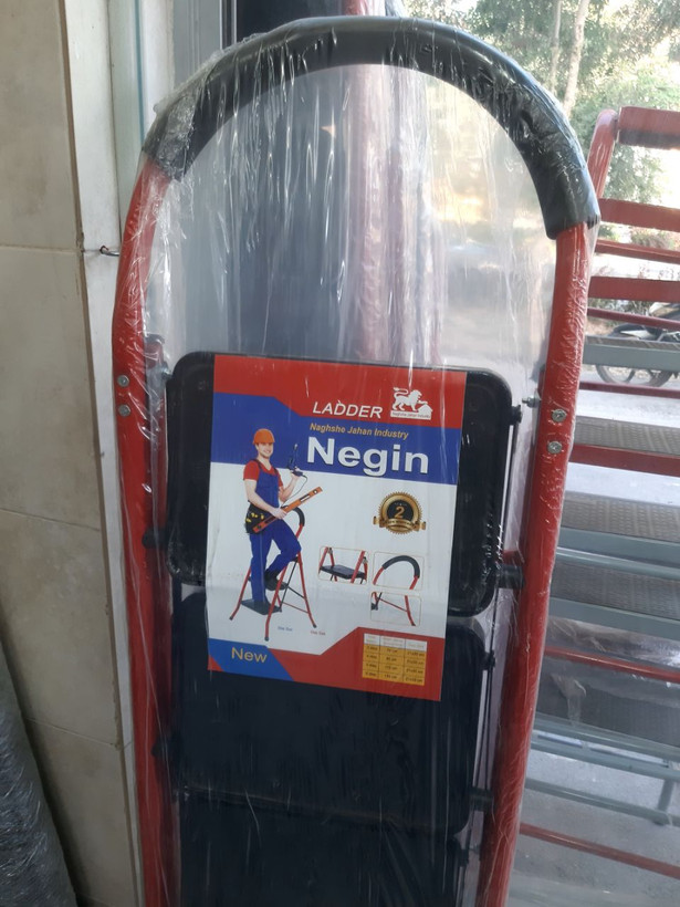 نردبان ۴ پله تاشو مدل نگین