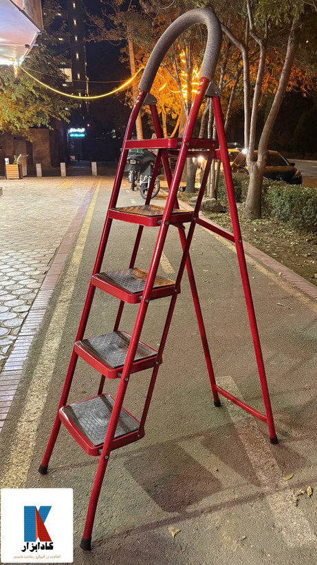 نردبان ۴ پله تاشو خانگی